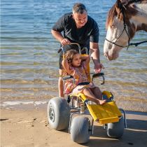  Wheeleez™  כיסא גלגלים פדיאטרי (לילדים) יעודי לשטח ולחוף עם גלגלי PU בלון "Sandpiper™"