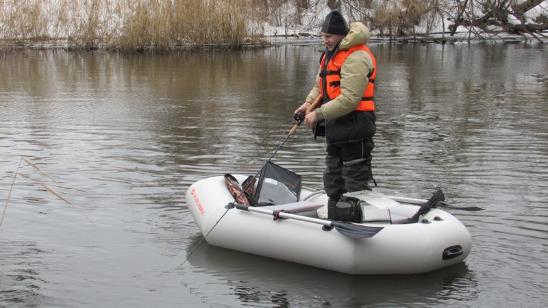 "זירזור קל כדי להתחמם" סירות גומי קוליברי KOLIBRI